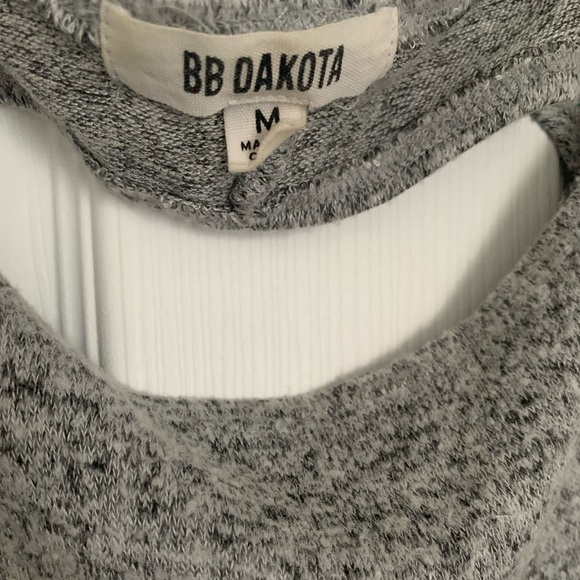 Womens long sleeve top with open back detail -NWOT - Picture 3 of 3